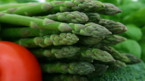 Los metabolitos que contienen los espárragos generan un olor particular en la orina que no todo el mundo detecta / Pixabay