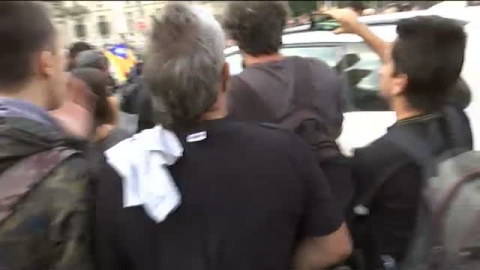 Los CDR cortan el tráfico en Barcelona y 'empapelan' varios edificios Los CDR cortan el tráfico en Barcelona y 'empapelan' varios edificios