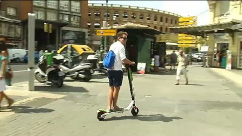 Los patinetes eléctricos no podrán circular por la acera en Valencia Los patinetes eléctricos no podrán circular por la acera en Valencia
