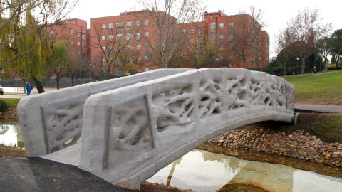 El primer puente peatonal del mundo impreso en 3D en Alcobendas, Madrid. Ayuntamiento de Alcobendas El primer puente peatonal del mundo impreso en 3D en Alcobendas, Madrid. Ayuntamiento de Alcobendas