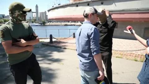 Rescatan a un gato de la isla de las Serpientes Rescatan a un gato de la isla de las Serpientes