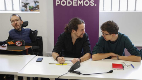 Pablo Echenique, Pablo Iglesias e Íñigo Errejón, durante el Consejo Ciudadano de Podemos. / PACO CAMPOS (EFE) Pablo Echenique, Pablo Iglesias e Íñigo Errejón, durante el Consejo Ciudadano de Podemos. / PACO CAMPOS (EFE)