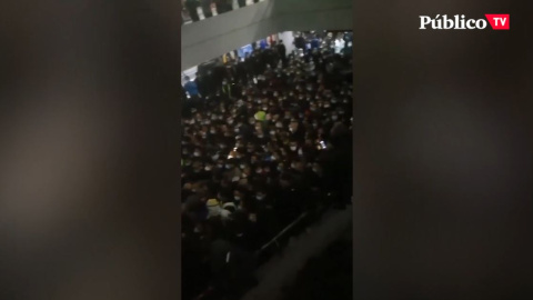 Pánico en el aeropuerto de Shanghái por el positivo de un trabajador Pánico en el aeropuerto de Shanghái por el positivo de un trabajador