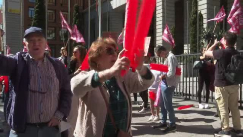 Celiacos protestan en Madrid para pedir que baje el precio de los productos sin gluten Celiacos protestan en Madrid para pedir que baje el precio de los productos sin gluten