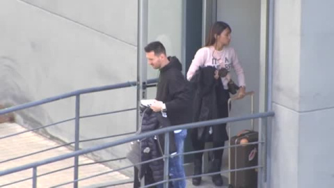 Leo Messi viaja a París para recoger el Balón de Oro Leo Messi viaja a París para recoger el Balón de Oro