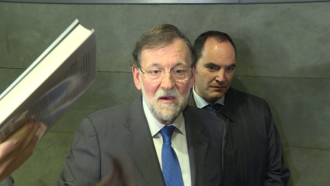Rajoy agradece la gran afluencia de público en la presentación de su libro Rajoy agradece la gran afluencia de público en la presentación de su libro