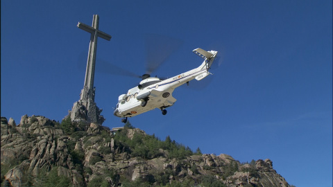El helicóptero traslada los restos de Franco a Mingorrubio El helicóptero traslada los restos de Franco a Mingorrubio