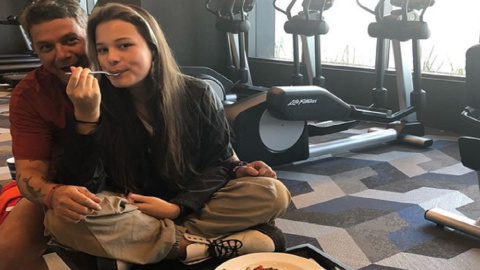 Alejandro Sanz endulza su gira junto a su hija Manuela Alejandro Sanz endulza su gira junto a su hija Manuela