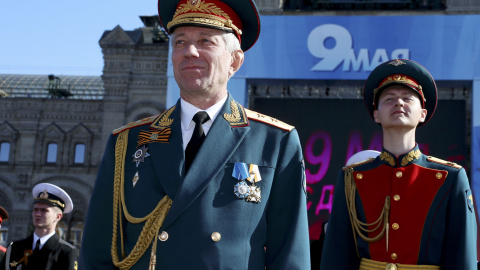 El teniente general Valery Khalilov, jefe del Grupo Alexandrov, también conocido como el Coro del Ejército Rojo, asiste al desfile del Día de la Victoria que conmemora el 69 aniversario de la victoria sobre la Alemania nazi en la Segunda Gu