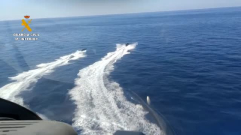 Espectacular persecución de la Guardia Civil a una narcolancha en la costa de Huelva Espectacular persecución de la Guardia Civil a una narcolancha en la costa de Huelva