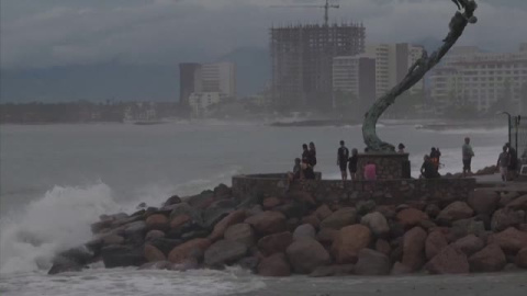 El huracán Roslyn azota la costa mexicana del pacífico El huracán Roslyn azota la costa mexicana del pacífico