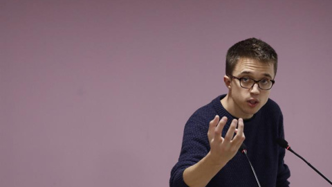 El secretario político de Podemos, Iñigo Errejón, durante la rueda de prensa en la que ha subrayado que los resultados de la consulta para decidir las reglas de Vistalegre II demuestran que en el partido hay "dos proyectos equilibrados" y " El secretario político de Podemos, Iñigo Errejón, durante la rueda de prensa en la que ha subrayado que los resultados de la consulta para decidir las reglas de Vistalegre II demuestran que en el partido hay "dos proyectos equilibrados" y "