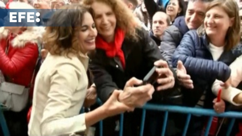 El Comité Federal del PSOE interrumpe el acto para salir a la calle con los militantes El Comité Federal del PSOE interrumpe el acto para salir a la calle con los militantes