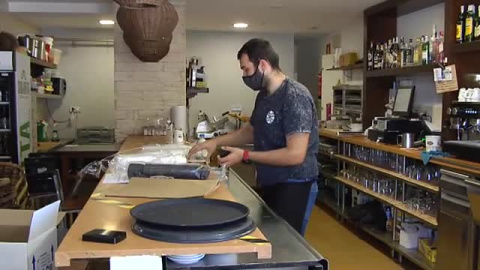 Bares y tiendas vuelven a abrir en Granada Bares y tiendas vuelven a abrir en Granada