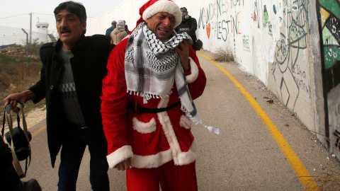 Un manifestante palestino en unas protestas en Belén el 23 de diciembre / REUTERS