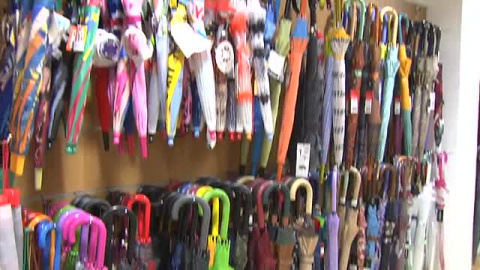 Cae la venta de paraguas por la falta de lluvias Cae la venta de paraguas por la falta de lluvias