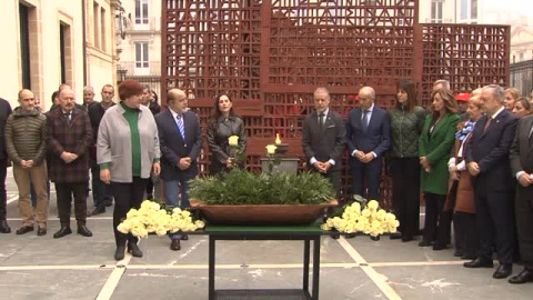 El Parlamento Vasco celebra el Día del Memoria sin la presencia de PP, Cs y VOX El Parlamento Vasco celebra el Día del Memoria sin la presencia de PP, Cs y VOX