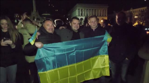 Ucranianos celebran con euforia la retirada de tropas rusas de Jersón Ucranianos celebran con euforia la retirada de tropas rusas de Jersón