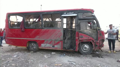 Mueren 21 personas al caer un autobús a un canal en Egipto Mueren 21 personas al caer un autobús a un canal en Egipto