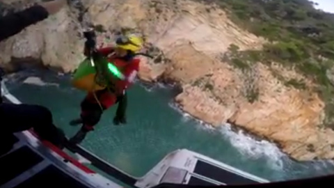 Rescate de 22 personas atrapadas en una cueva en Xàbia Rescate de 22 personas atrapadas en una cueva en Xàbia
