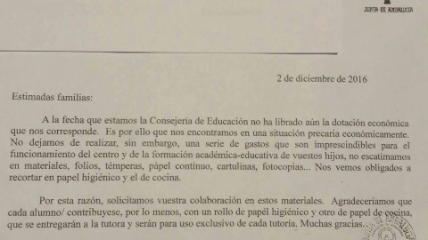 Comunicado de la Dirección de un colegio andaluz a los padres y madres de sus alumnos. /PÚBLICO Comunicado de la Dirección de un colegio andaluz a los padres y madres de sus alumnos. /PÚBLICO