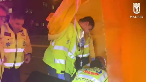 Fallece un motorista en Madrid al chocar contra un vehículo y ser atropellado por otro Fallece un motorista en Madrid al chocar contra un vehículo y ser atropellado por otro