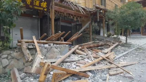 El terremoto de Sichuan se cobra al menos 66 víctimas El terremoto de Sichuan se cobra al menos 66 víctimas