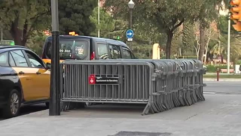 Los Mossos d'Esquadra blindan el hotel de concentración del Barça y Real Madrid Los Mossos d'Esquadra blindan el hotel de concentración del Barça y Real Madrid
