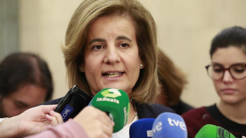 La ministra de Empleo y Seguridad Social, Fátima Báñez, durante las declaraciones que ha realizado a los medios. EFE/Zipi La ministra de Empleo y Seguridad Social, Fátima Báñez, durante las declaraciones que ha realizado a los medios. EFE/Zipi