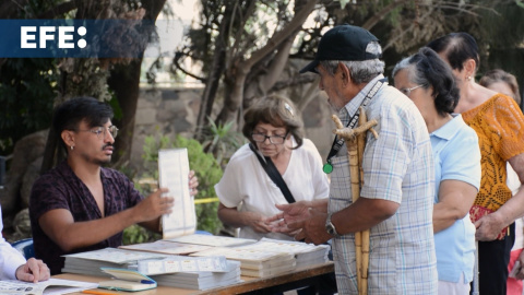 Los mexicanos votan desde temprano con la expectativa de una elección histórica Los mexicanos votan desde temprano con la expectativa de una elección histórica