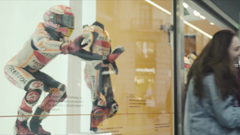 La inocentada de Marc Márquez convertido en maniquí La inocentada de Marc Márquez convertido en maniquí