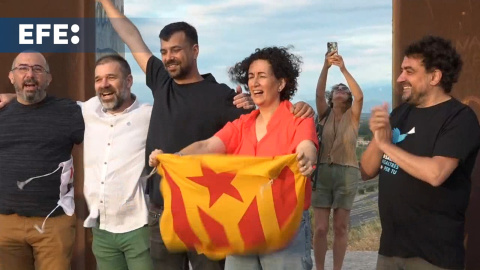 Rovira ya está en Cataluña tras cruzar la frontera y se dirige a un acto de bienvenida Rovira ya está en Cataluña tras cruzar la frontera y se dirige a un acto de bienvenida