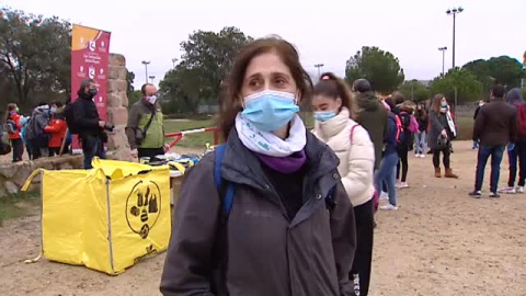 Los jóvenes recogen basuraleza Los jóvenes recogen basuraleza