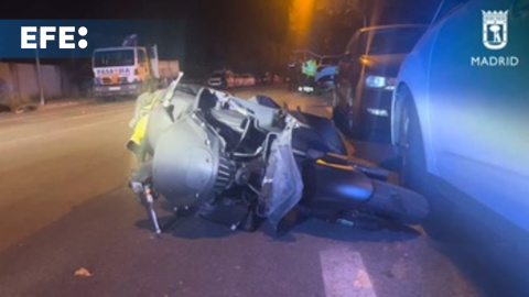 Muere un motorista tras perder el control y chocar contra un camión en Villaverde (Madrid) Muere un motorista tras perder el control y chocar contra un camión en Villaverde (Madrid)