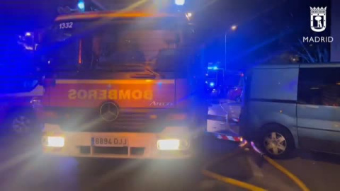 Dos muertos y 13 heridos en un incendio en una vivienda de Madrid Dos muertos y 13 heridos en un incendio en una vivienda de Madrid