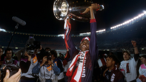 Nwankwo Kanu levanta la Champions League de 1995. /CORDON PRESS