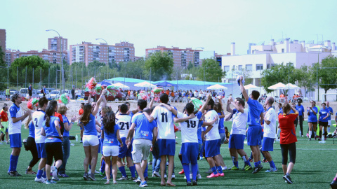 Celebración de la victoria en torneo de fútbol 7. /BUSINESS SPORTS