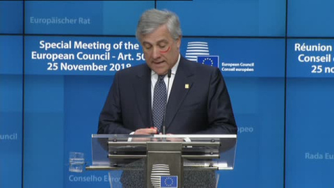 El gesto de Tajani en Bruselas contra la violencia machista El gesto de Tajani en Bruselas contra la violencia machista
