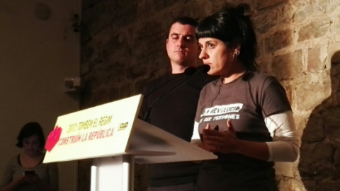 Anna Gabriel i Quim Arrufat durant la conferència de la CUP. / @cupnacional Anna Gabriel i Quim Arrufat durant la conferència de la CUP. / @cupnacional