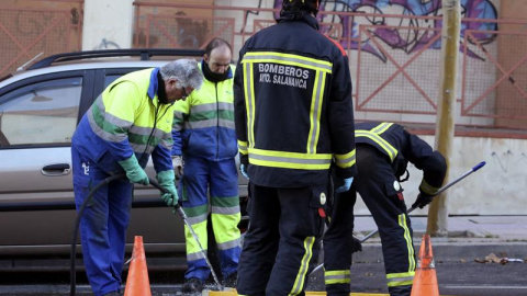 Encuentran el feto de un bebé en una alcantarilla en Salamanca / EFE Encuentran el feto de un bebé en una alcantarilla en Salamanca / EFE