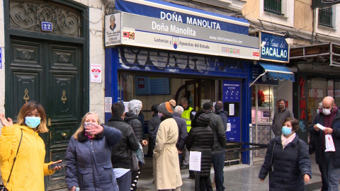 Colas de "más de una hora" en Doña Manolita a poco más de una semana del Sorteo Colas de "más de una hora" en Doña Manolita a poco más de una semana del Sorteo