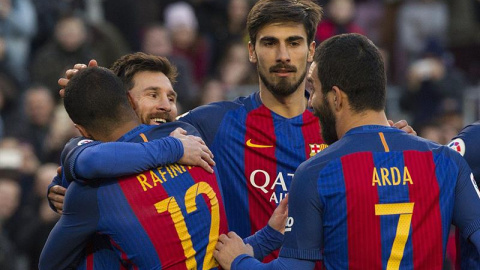 Los jugadores del Barcelona celebran uno de los goles al Las Palmas. EFE/Marta Pérez Los jugadores del Barcelona celebran uno de los goles al Las Palmas. EFE/Marta Pérez