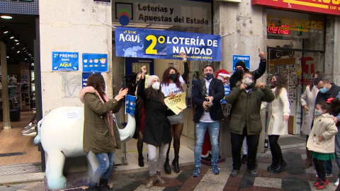 Administración El Elefante Blanco celebra el segundo y un quinto premio Administración El Elefante Blanco celebra el segundo y un quinto premio
