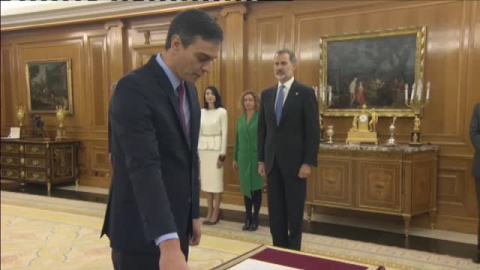 Pedro Sánchez promete su cargo ante el rey Pedro Sánchez promete su cargo ante el rey