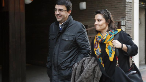 El portavoz de la gestora del PSOE, Mario Jiménez, a su llegada a la sede de la calle Ferraz para aistir a la reunión del Comité Federal del PSOE.- EFE/Chema Moya El portavoz de la gestora del PSOE, Mario Jiménez, a su llegada a la sede de la calle Ferraz para aistir a la reunión del Comité Federal del PSOE.- EFE/Chema Moya