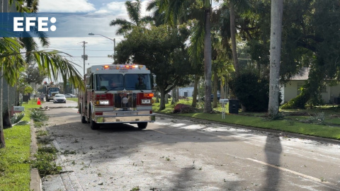 Aumentan a cuatro los muertos por Milton , que sale ya de la península de Florida Aumentan a cuatro los muertos por Milton , que sale ya de la península de Florida