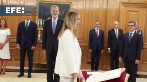 La magistrada Isabel Perelló promete su cargo ante el rey La magistrada Isabel Perelló promete su cargo ante el rey