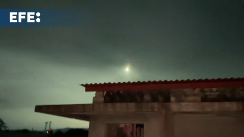 La caída de un meteorito ilumina la noche en el norte de Filipinas La caída de un meteorito ilumina la noche en el norte de Filipinas