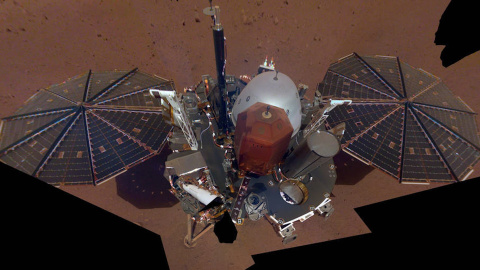 La nave InSight resplandece sobre Marte en su primer 'selfie' La nave InSight resplandece sobre Marte en su primer 'selfie'