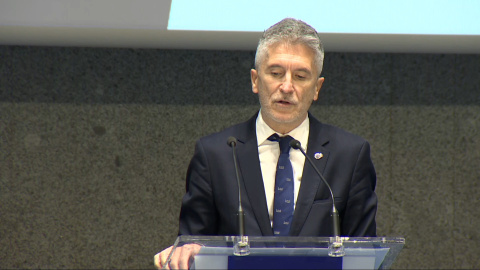 Marlaska presenta el 'DNI 4.0', que hará del DNI "un documento más seguro" Marlaska presenta el 'DNI 4.0', que hará del DNI "un documento más seguro"